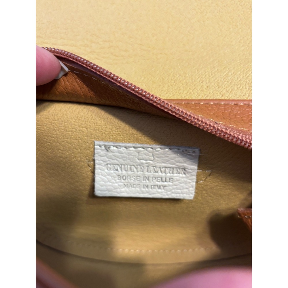 Made In Italy Leather cross-body bag with flap and Camo Interchangeable Strap - Picture 8 of 9